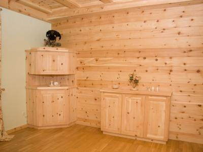 Wandpaneele, Eckschrank und Sideboard Zirbekiefer massiv natur Wandpaneele, Eckschrank und Sideboard Zirbekiefer massiv natur, Oberfläche unbehandelt