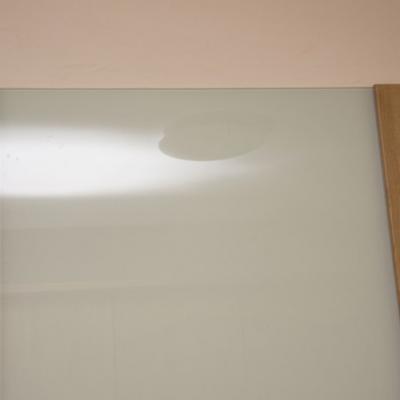 Schutzwand Detailansicht Schutzwand Detailansicht - Sicherheitsglas rückseitig weiß lackiert