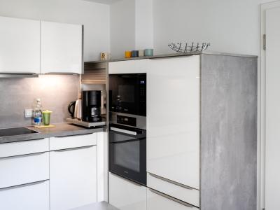 11 Hochschrankseite übertief wegen Kamin links 11 Hochschrankseite übertief wegen Kamin links