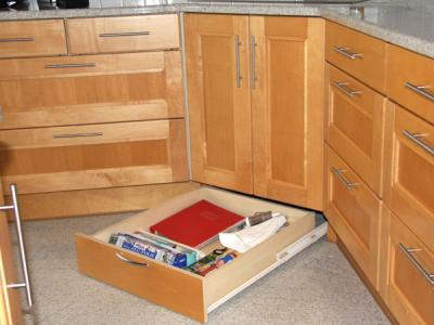 Sockelschublade unter Eckschrank Sockelschublade unter Eckschrank