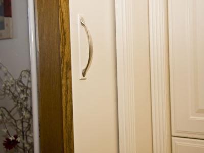 Schiebetür Schiebetür zur Küchenseite in Frontfarbe / Rückseite Eiche Rustikal furniert